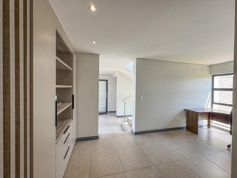 5 Bedroom Property for Sale in Midstream Meadows Gauteng