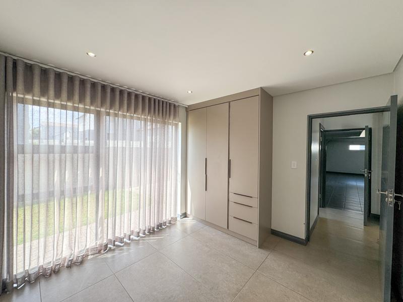 5 Bedroom Property for Sale in Midstream Meadows Gauteng