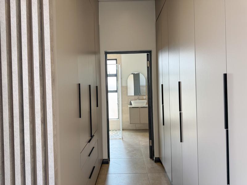 5 Bedroom Property for Sale in Midstream Meadows Gauteng