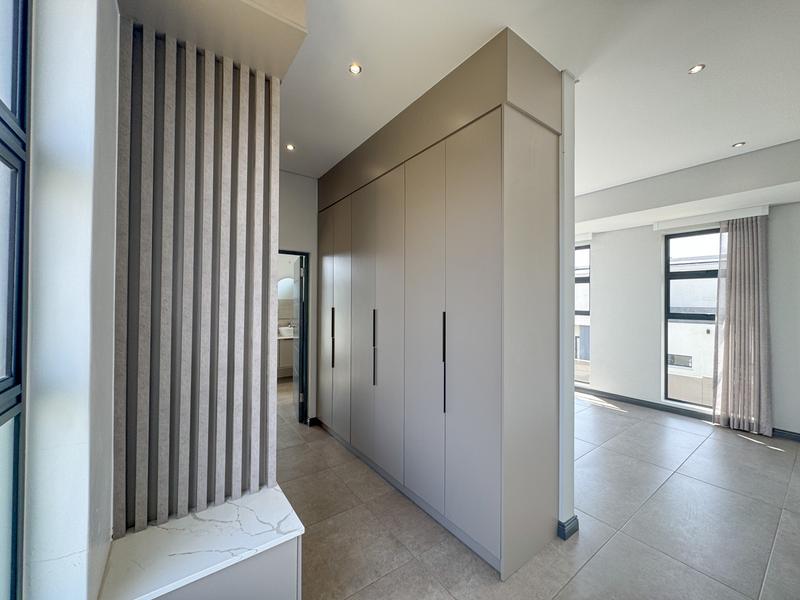 5 Bedroom Property for Sale in Midstream Meadows Gauteng