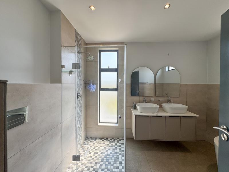 5 Bedroom Property for Sale in Midstream Meadows Gauteng