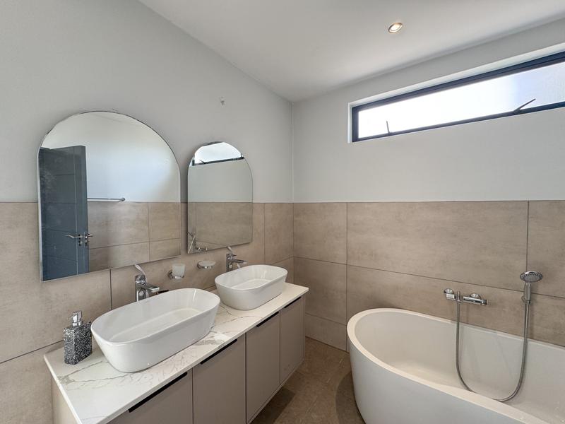 5 Bedroom Property for Sale in Midstream Meadows Gauteng