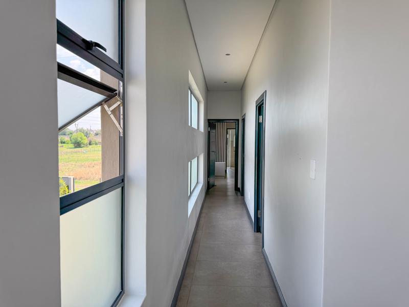 5 Bedroom Property for Sale in Midstream Meadows Gauteng