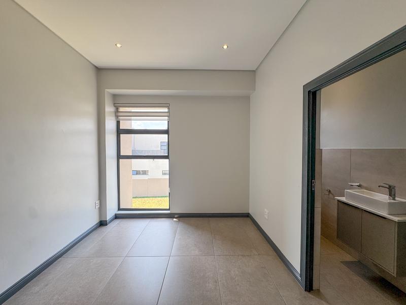 5 Bedroom Property for Sale in Midstream Meadows Gauteng