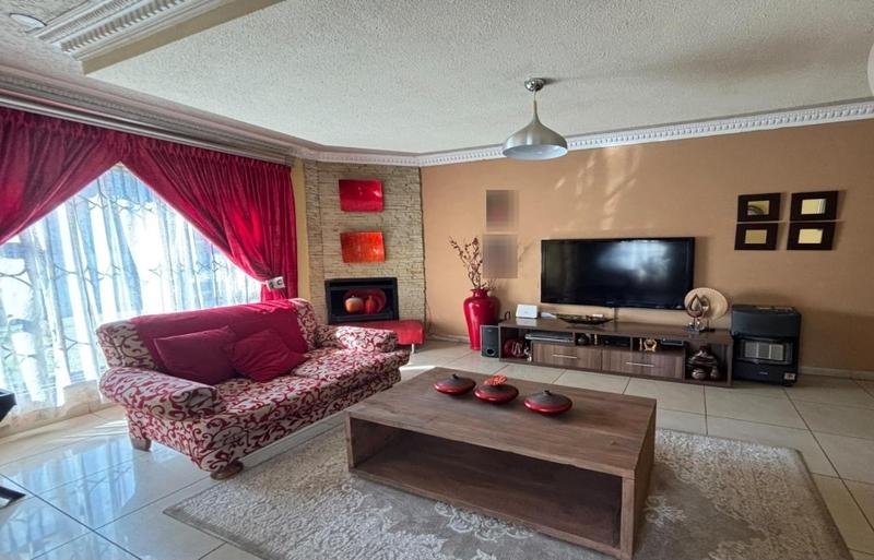 3 Bedroom Property for Sale in Klippoortjie Gauteng