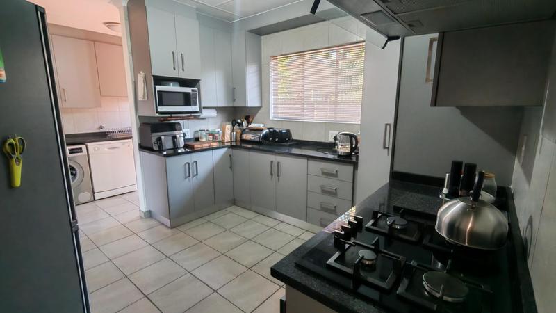 3 Bedroom Property for Sale in Rooihuiskraal North Gauteng