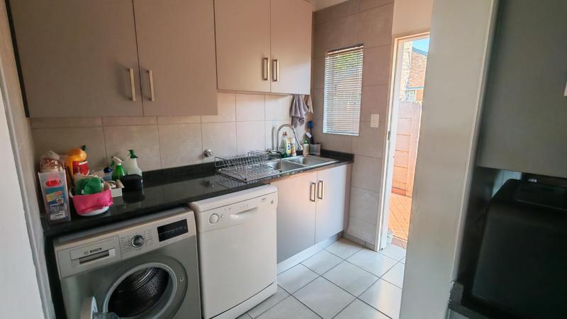 3 Bedroom Property for Sale in Rooihuiskraal North Gauteng