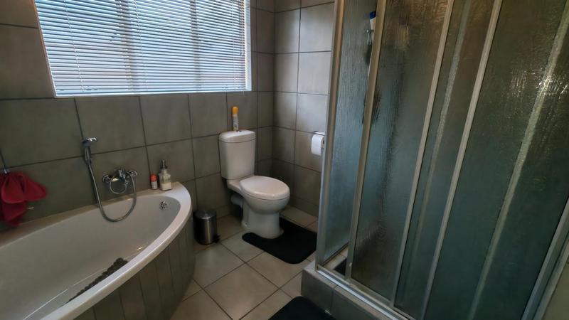 3 Bedroom Property for Sale in Rooihuiskraal North Gauteng