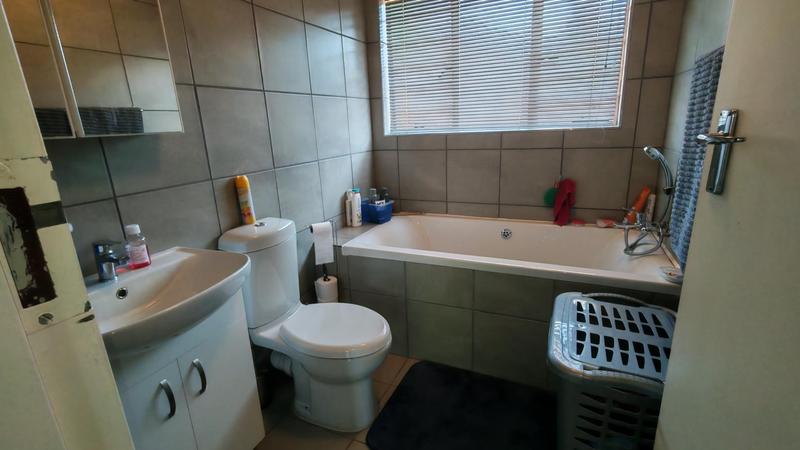 3 Bedroom Property for Sale in Rooihuiskraal North Gauteng