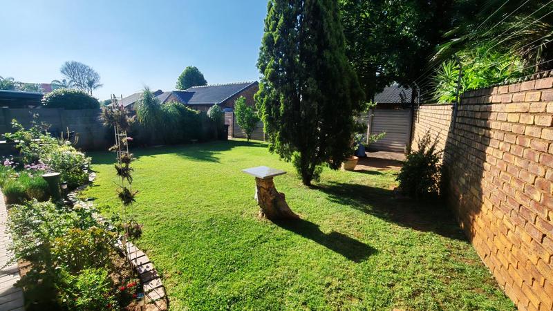 3 Bedroom Property for Sale in Rooihuiskraal North Gauteng