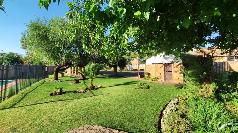 3 Bedroom Property for Sale in Rooihuiskraal North Gauteng
