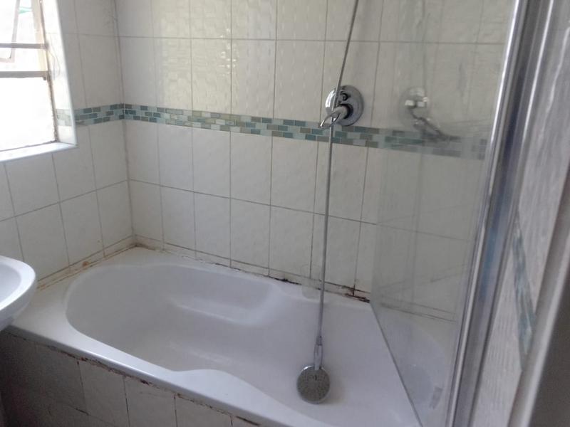 To Let 2 Bedroom Property for Rent in Lyndhurst Gauteng