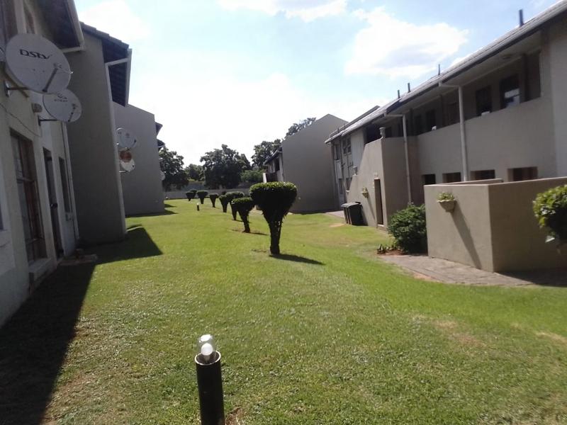 To Let 2 Bedroom Property for Rent in Lyndhurst Gauteng