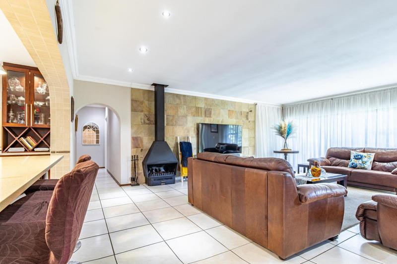 5 Bedroom Property for Sale in Noordheuwel Gauteng