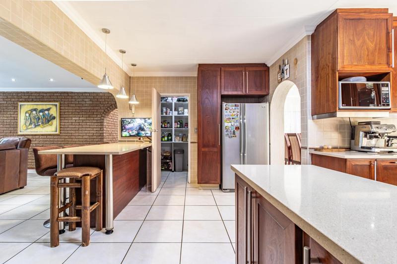 5 Bedroom Property for Sale in Noordheuwel Gauteng