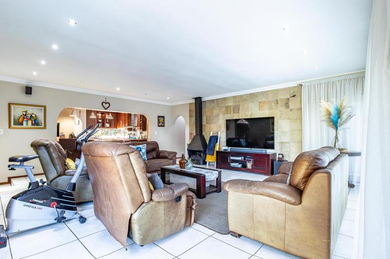 5 Bedroom Property for Sale in Noordheuwel Gauteng