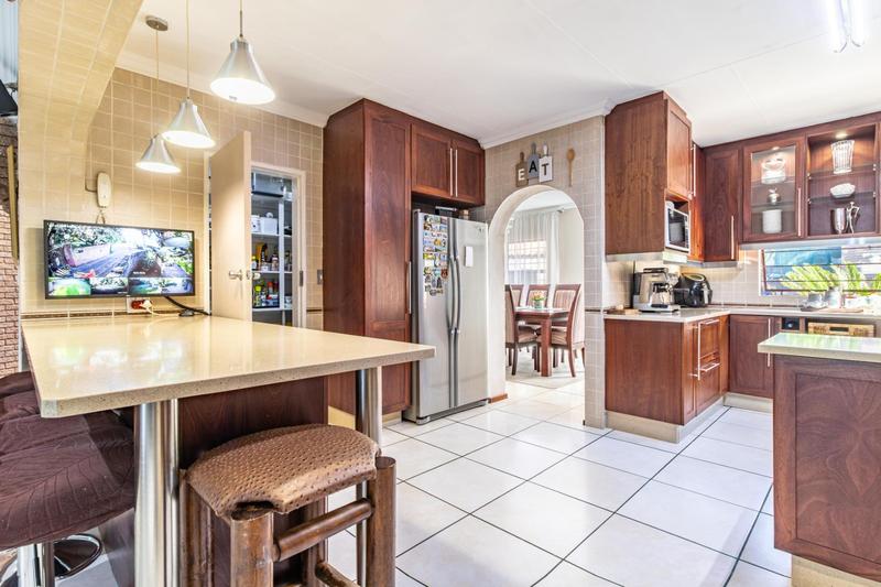 5 Bedroom Property for Sale in Noordheuwel Gauteng