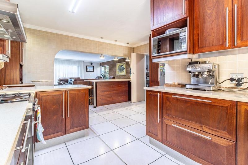 5 Bedroom Property for Sale in Noordheuwel Gauteng
