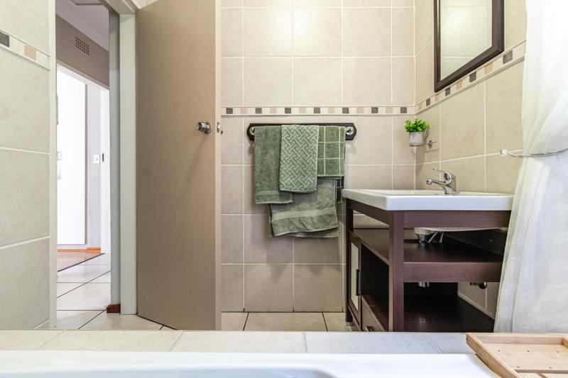 5 Bedroom Property for Sale in Noordheuwel Gauteng