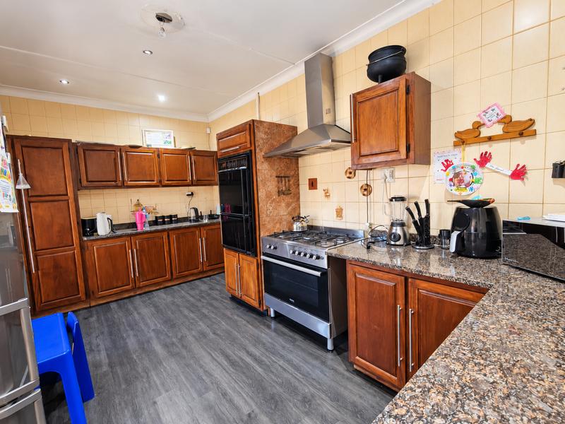 To Let 3 Bedroom Property for Rent in Strubenvale Gauteng