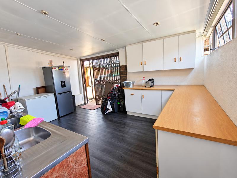 To Let 3 Bedroom Property for Rent in Strubenvale Gauteng