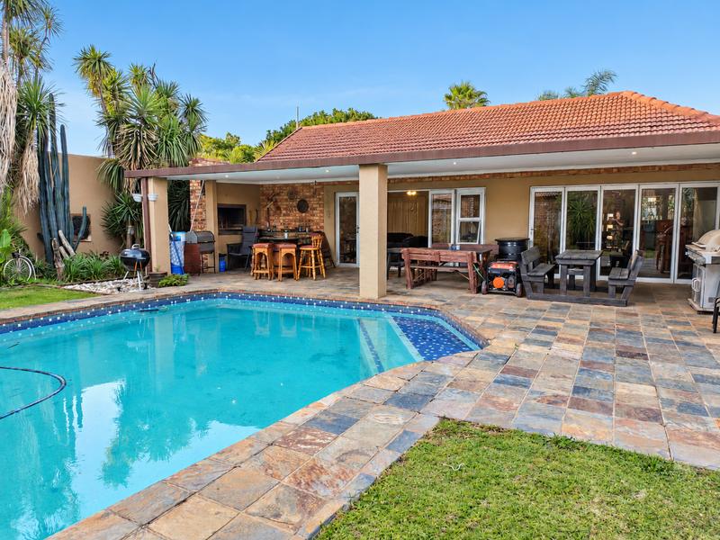 To Let 5 Bedroom Property for Rent in Strubenvale Gauteng