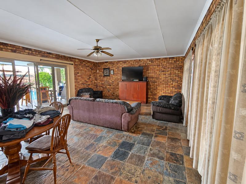 To Let 5 Bedroom Property for Rent in Strubenvale Gauteng