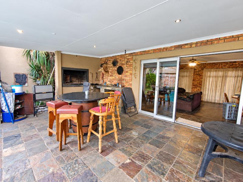 To Let 5 Bedroom Property for Rent in Strubenvale Gauteng
