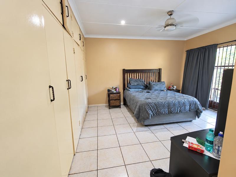 To Let 5 Bedroom Property for Rent in Strubenvale Gauteng