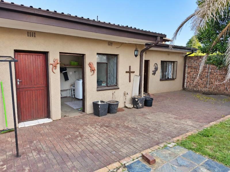 To Let 5 Bedroom Property for Rent in Strubenvale Gauteng