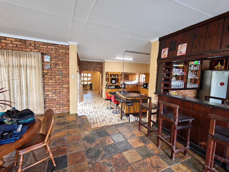 To Let 5 Bedroom Property for Rent in Strubenvale Gauteng
