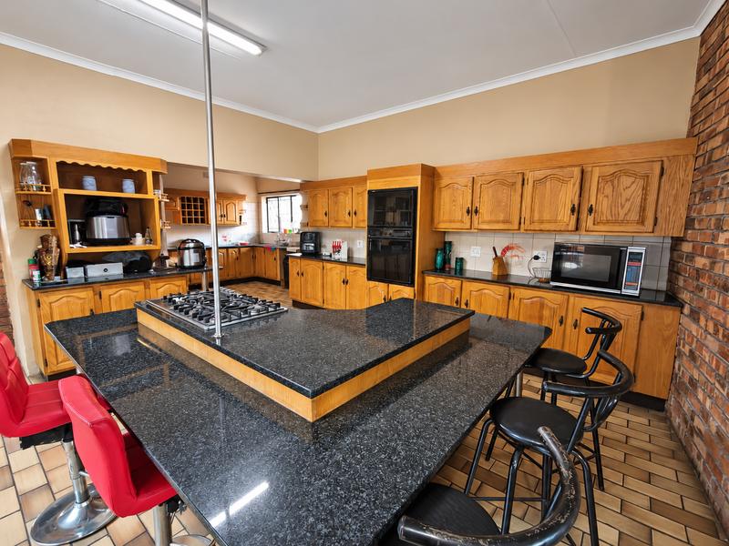 To Let 5 Bedroom Property for Rent in Strubenvale Gauteng