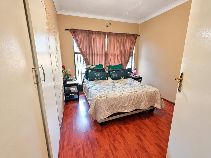To Let 5 Bedroom Property for Rent in Strubenvale Gauteng