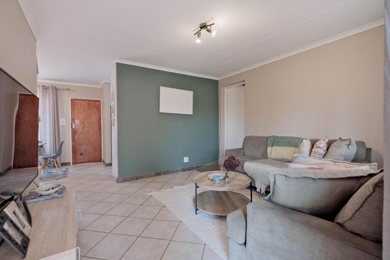 2 Bedroom Property for Sale in Rooihuiskraal North Gauteng