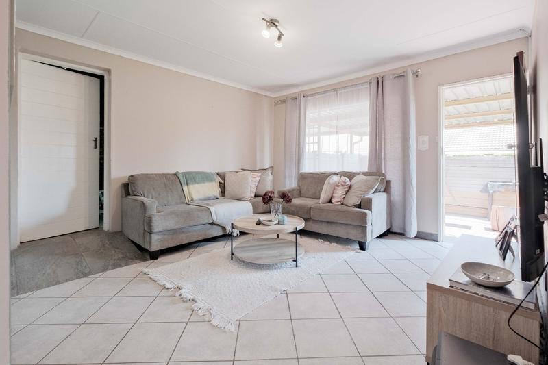 2 Bedroom Property for Sale in Rooihuiskraal North Gauteng
