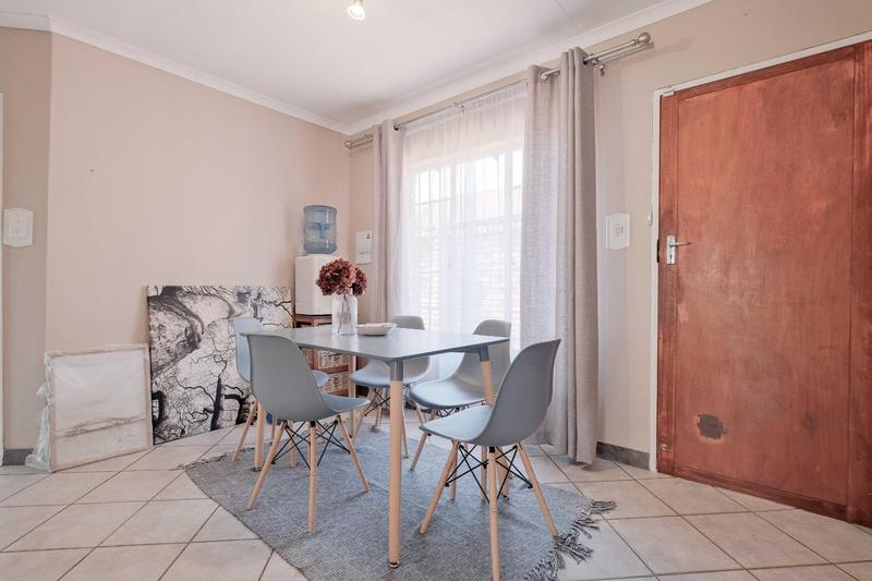 2 Bedroom Property for Sale in Rooihuiskraal North Gauteng