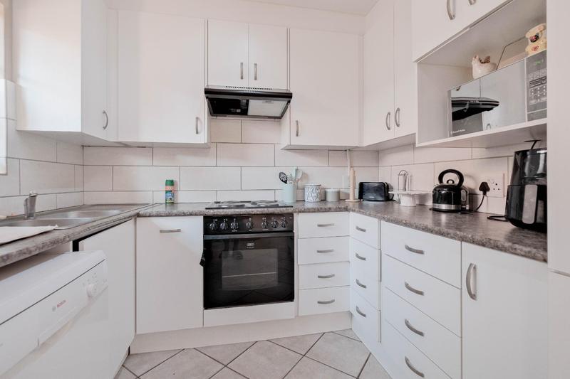 2 Bedroom Property for Sale in Rooihuiskraal North Gauteng
