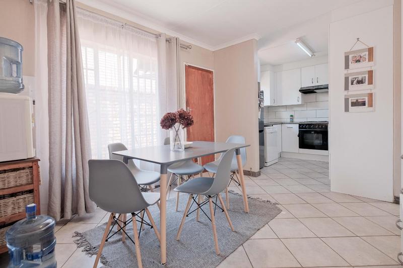 2 Bedroom Property for Sale in Rooihuiskraal North Gauteng
