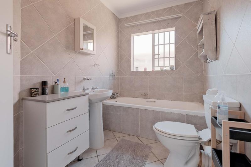 2 Bedroom Property for Sale in Rooihuiskraal North Gauteng