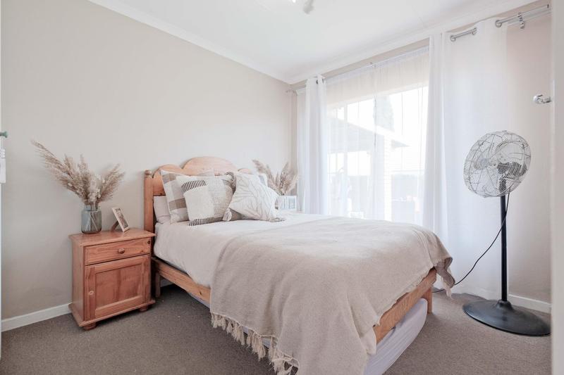 2 Bedroom Property for Sale in Rooihuiskraal North Gauteng