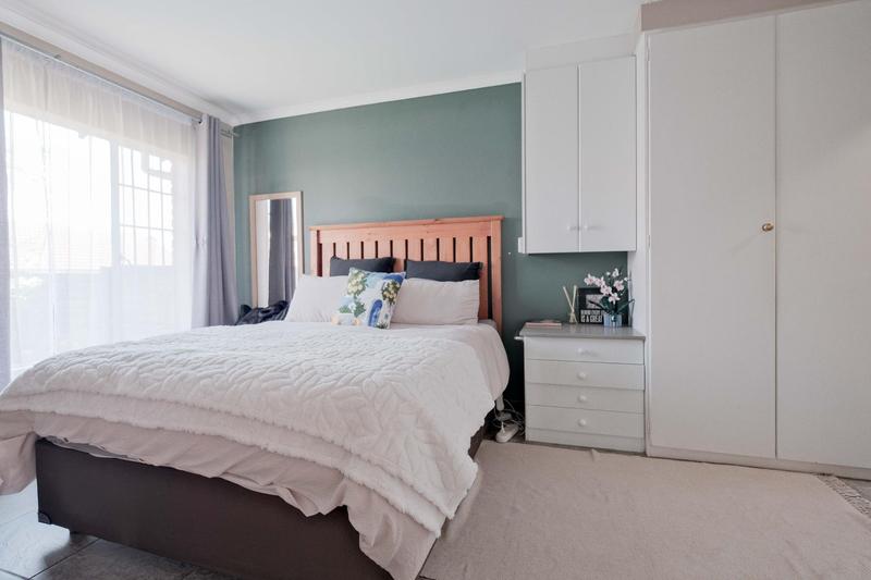 2 Bedroom Property for Sale in Rooihuiskraal North Gauteng