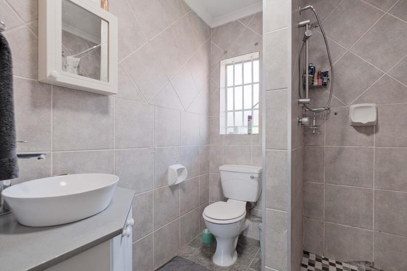 2 Bedroom Property for Sale in Rooihuiskraal North Gauteng