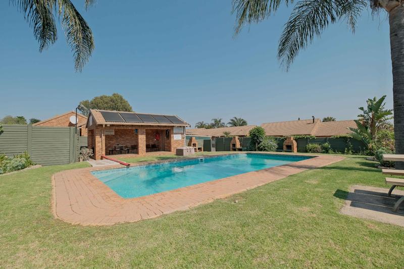 2 Bedroom Property for Sale in Rooihuiskraal North Gauteng