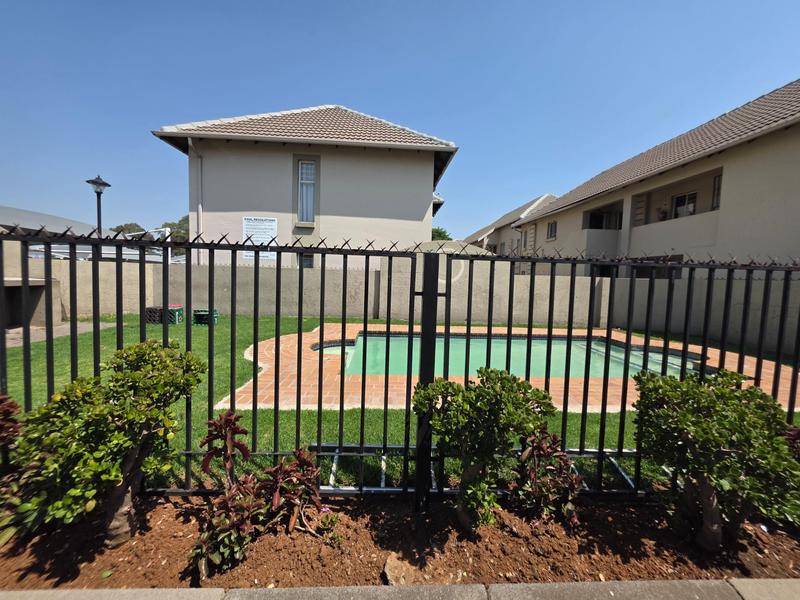 1 Bedroom Property for Sale in Klippoortjie Gauteng