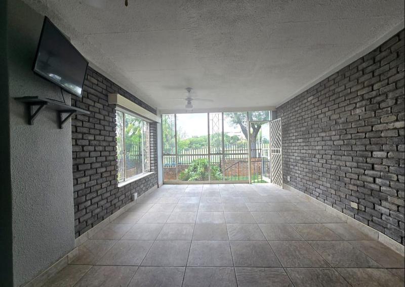 2 Bedroom Property for Sale in New Redruth Gauteng