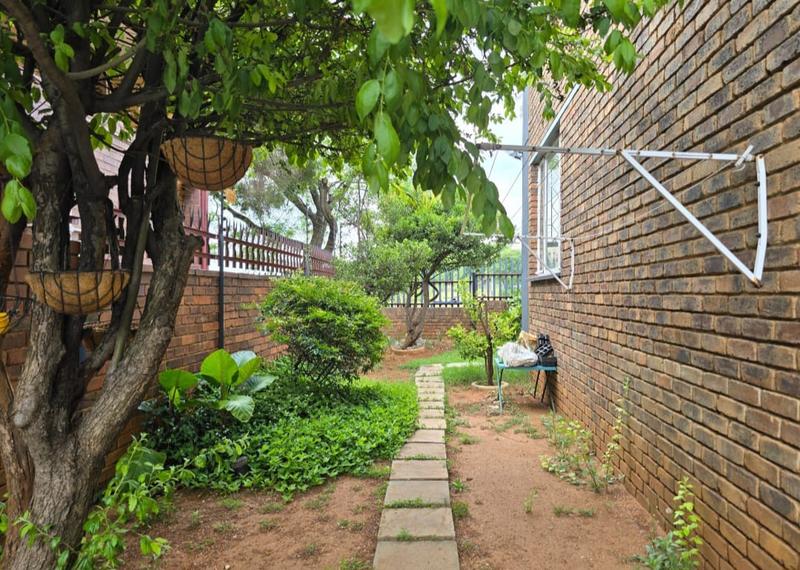 2 Bedroom Property for Sale in New Redruth Gauteng