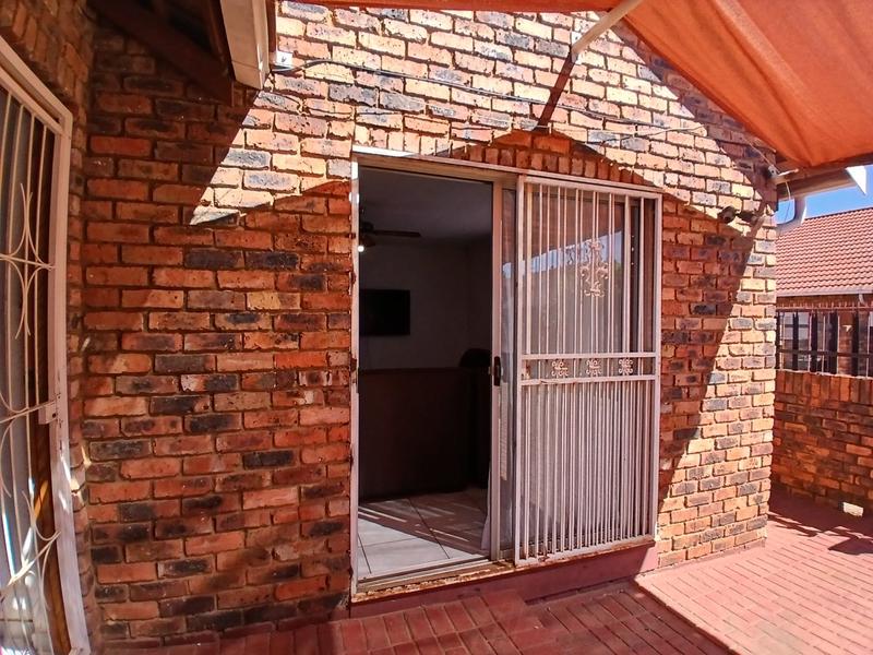 3 Bedroom Property for Sale in Helikonpark Gauteng