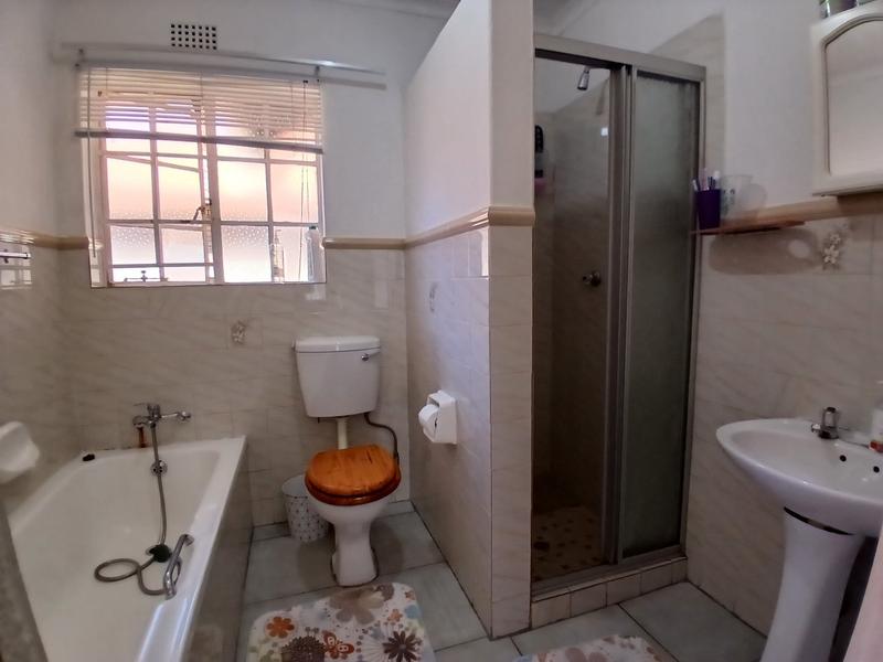 3 Bedroom Property for Sale in Helikonpark Gauteng