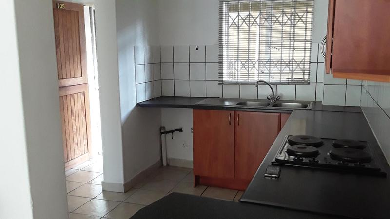 2 Bedroom Property for Sale in Rooihuiskraal North Gauteng