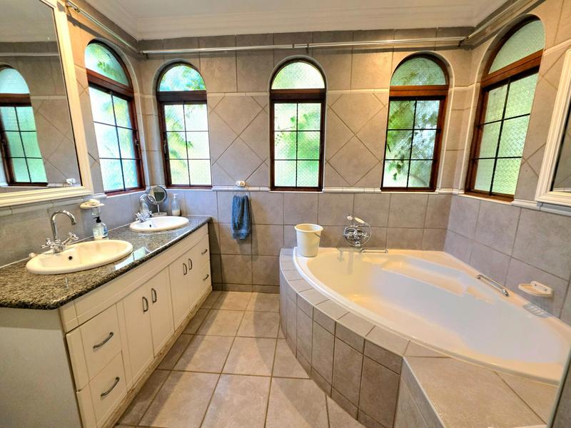 4 Bedroom Property for Sale in Boardwalk Manor Gauteng